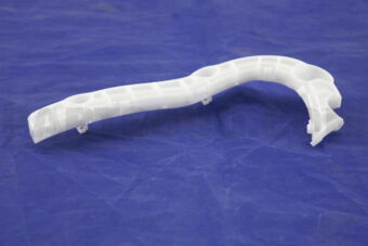 6400A587 BRACKET,FR BUMPER SI