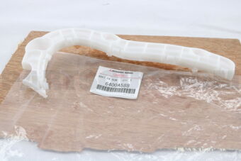 6400A588 BRACKET,FR BUMPER SIDE,RH