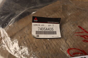 7405A435 Mitsubishi GARNISH,FR DECK,LH