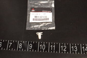 MB132135 CLIP,SIDE AIR DAM