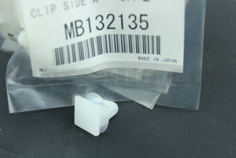 MB132135 Mitsubishi CLIP,SIDE AIR DAM