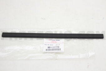 MB133726 PAD,FR DOOR WINDOW G