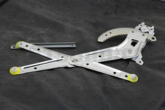 MB421444 REGULATOR,FR DOOR WD