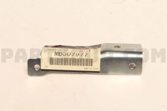 MB507977 Mitsubishi BRACKET,FR BUMPER SI