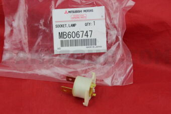 MB606747 Mitsubishi SOCKET,HEADLAMP