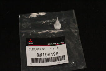 MR109498 Mitsubishi CLIP,QTR WINDOW