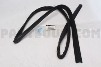 MR526474 Mitsubishi RUNCHANNEL,F/DR WDO GLA,RH