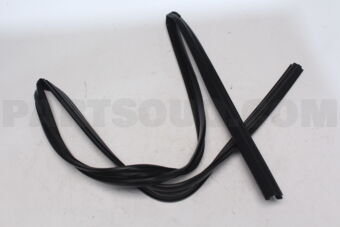 MR526474 Mitsubishi RUNCHANNEL,F/DR WDO GLA,RH