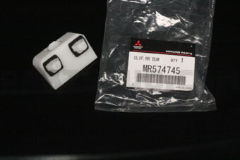 MR574745 CLIP,RR BUMPER