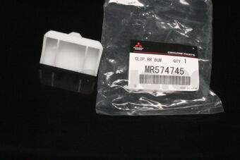 MR574745 CLIP,RR BUMPER