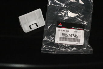 MR574745 CLIP,RR BUMPER