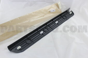 MR748401 SCUFF PLATE,FR RH