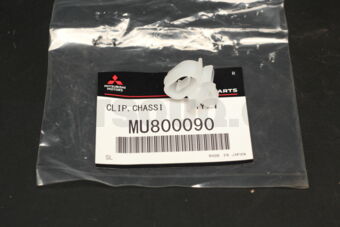 MU800090 CLIP,HOOD LOCKING