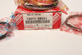 1301128031 Toyota RING SET, PISTON