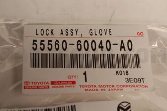 5556060040A0 Toyota LOCK ASSY, GLOVE COMPARTMENT DOOR