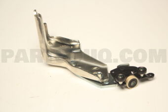 6835028060 Toyota ROLLER ASSY, SLIDE DOOR, LOWER RH