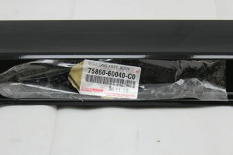 7586060040C0 MOULDING ASSY, BODY ROCKER PANEL