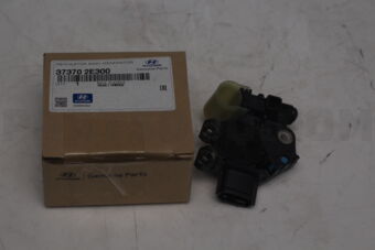 Hyundai / KIA 373702E300 REGULATOR