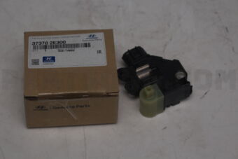 Hyundai / KIA 373702E300 REGULATOR