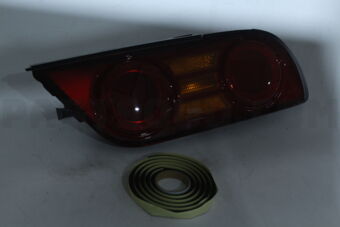 Nissan B655060F00 LAMP COMB RR