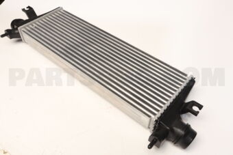 SCHNIEDER TYS3300433 INTERCOOLER HIACE19-UP]