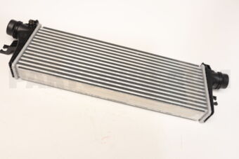 SCHNIEDER TYS3300433 INTERCOOLER HIACE19-UP]
