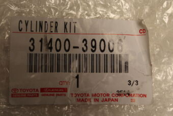 Toyota 3140039006 CYLINDER ASSY, CLUTCH RELEASE W/BEARING