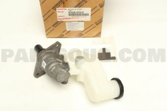 Toyota 4702807010 CYLINDER SUB-ASSY, BRAKE MASTER W/PLATE