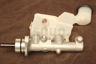Toyota 472011A370 CYLINDER SUB-ASSY, BRAKE MASTER