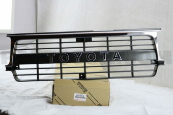 Toyota 5311160100 GRILLE, RADIATOR