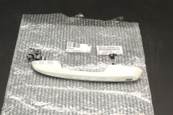 Toyota 6921060390A1 HANDLE ASSY, FR
