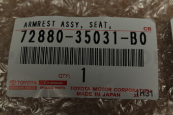 Toyota 7288035031B0 ARMREST ASSY, SEAT, C RH