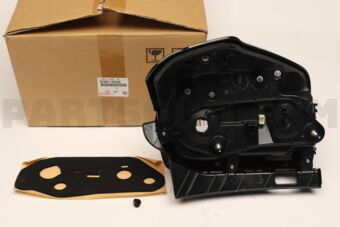 Toyota 8156135392 LENS & BODY, RR
