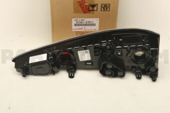 Toyota 8158147011 LENS & BODY, RR